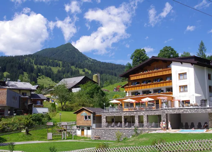 Hotel Burtschahof 3*